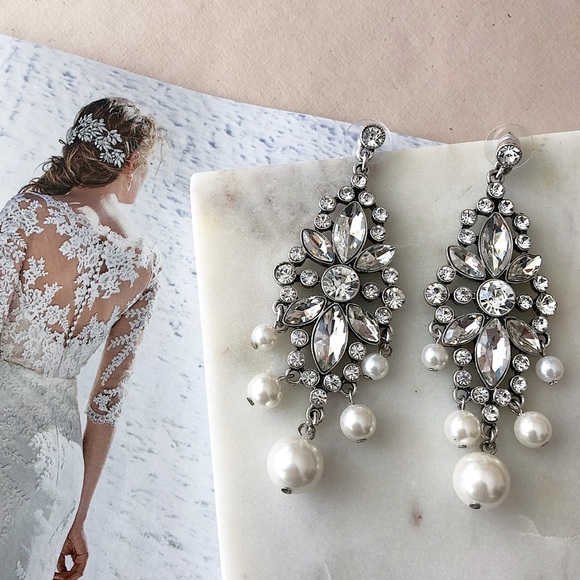Jewelry - Elegant Pearl Statement Earrings